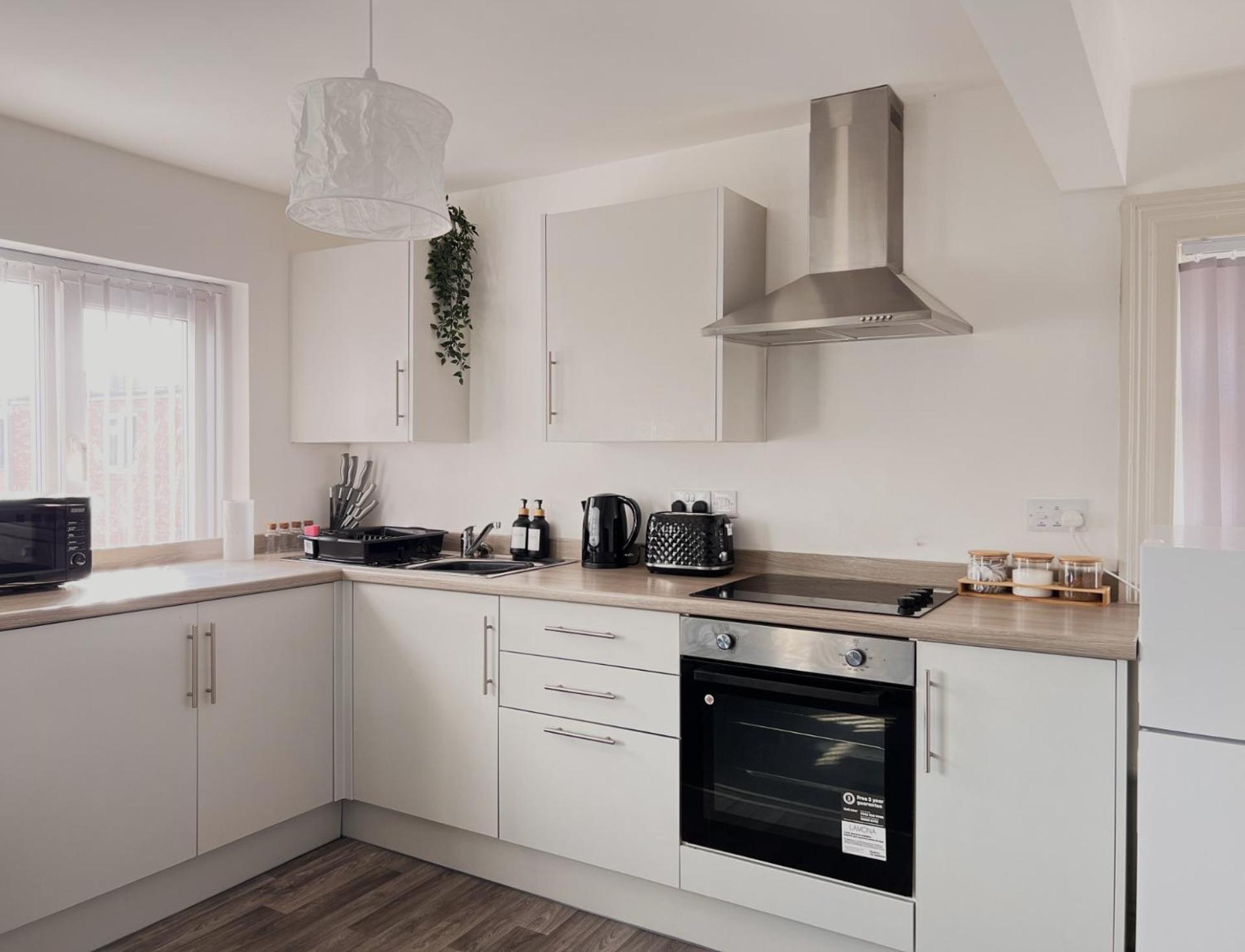 Two-bedroom Next To Winter Gardens With Free On-site Parking, Apartamento