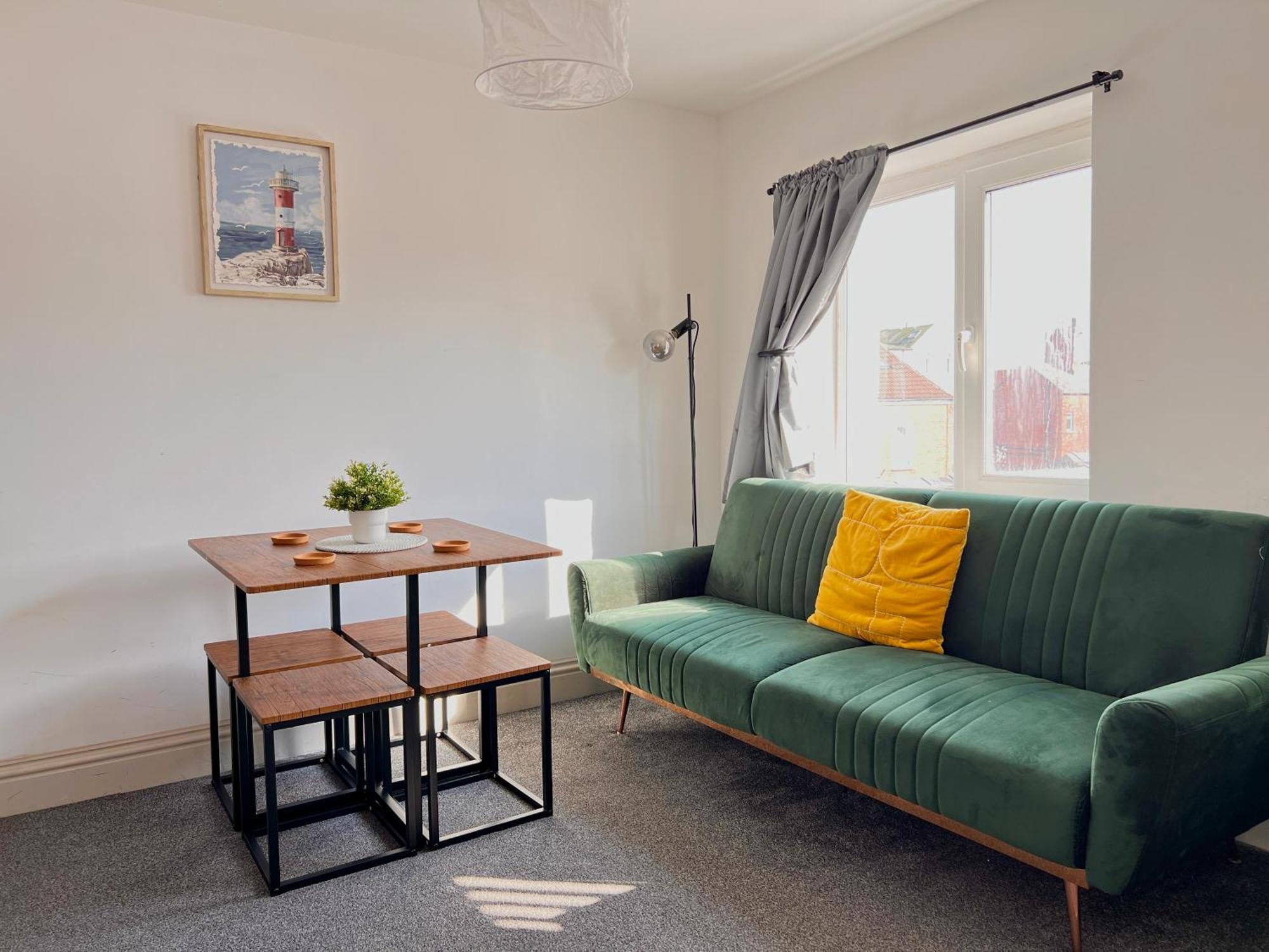 Apartamento Two-bedroom Next To Winter Gardens With Free On-site Parking, *