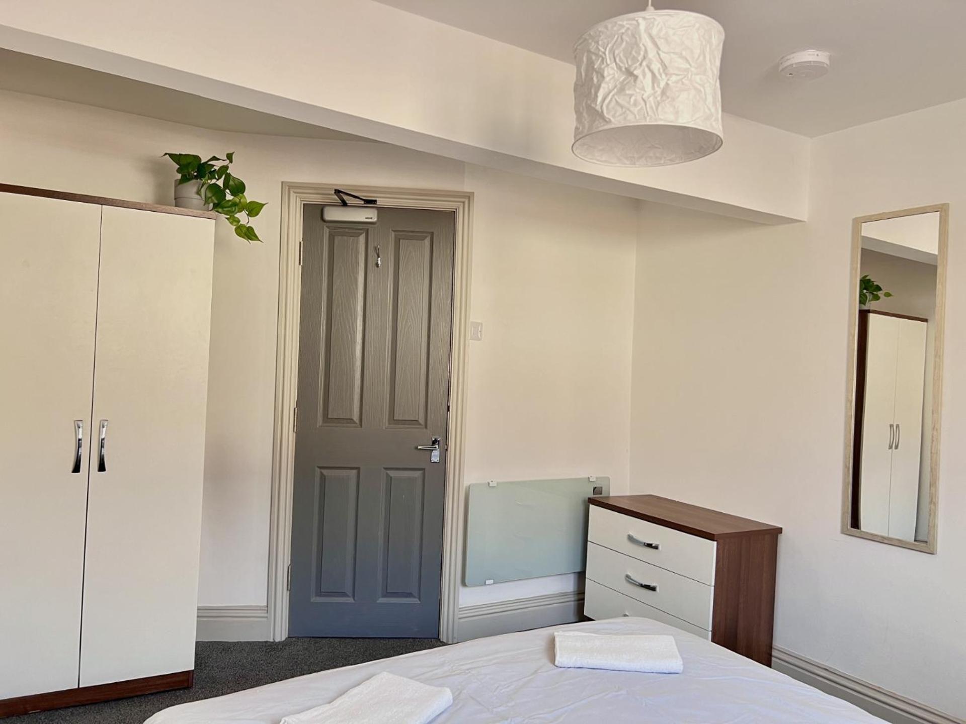 Апартаменты Two-bedroom Next To Winter Gardens With Free On-site Parking, Блэкпул