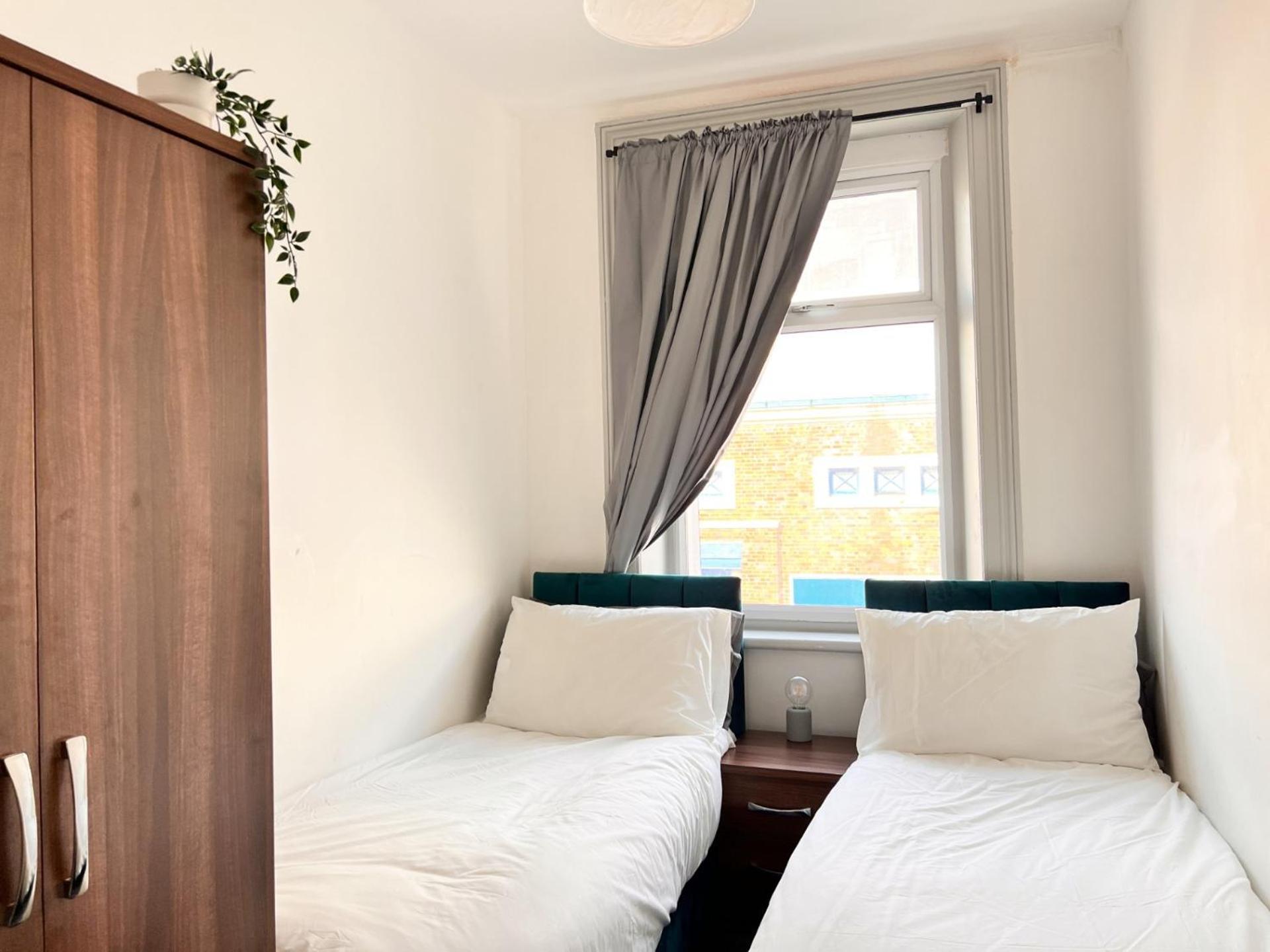 Two-bedroom Next To Winter Gardens With Free On-site Parking, * Блэкпул