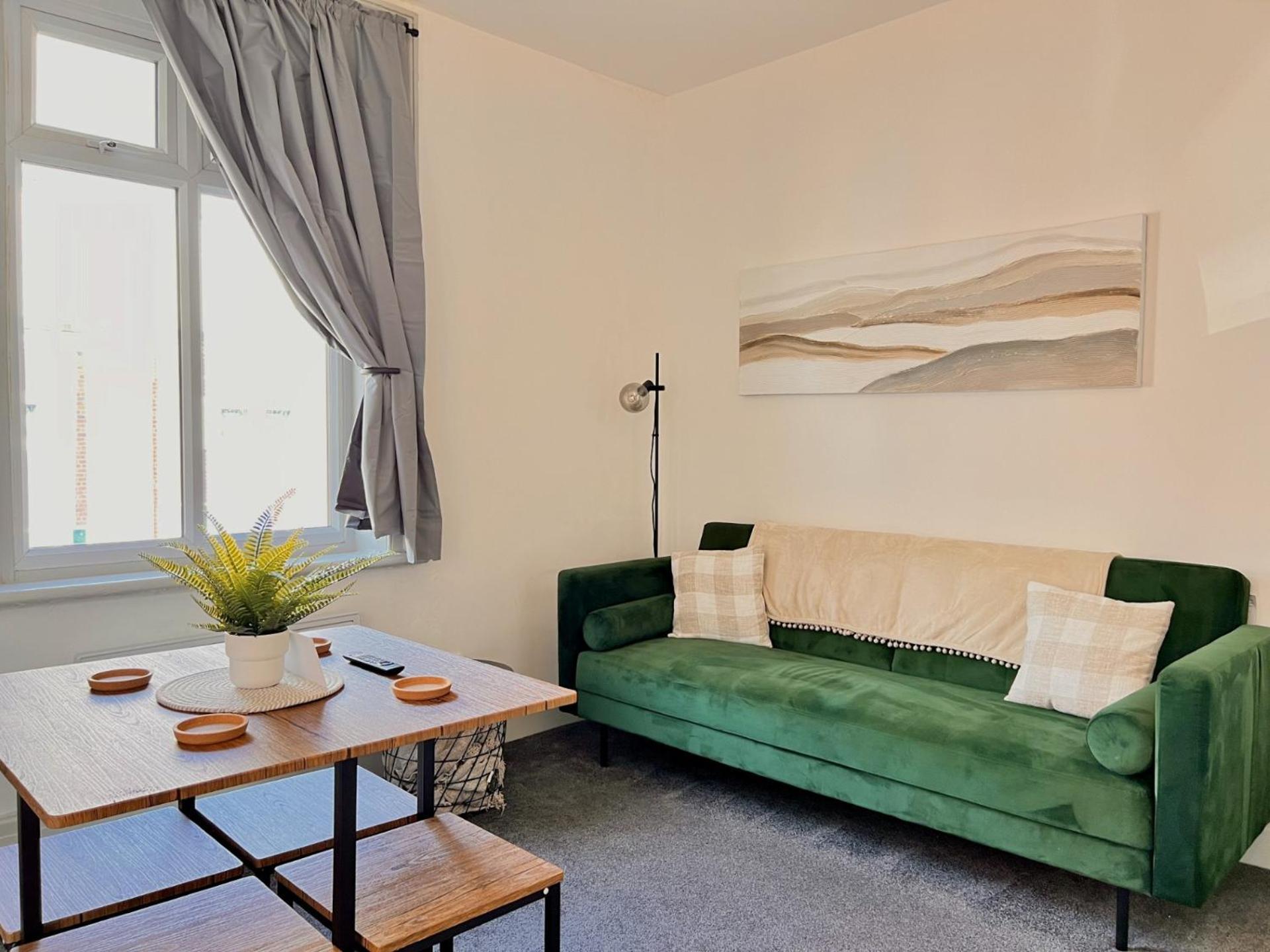 Two-bedroom Next To Winter Gardens With Free On-site Parking, Апартаменты
